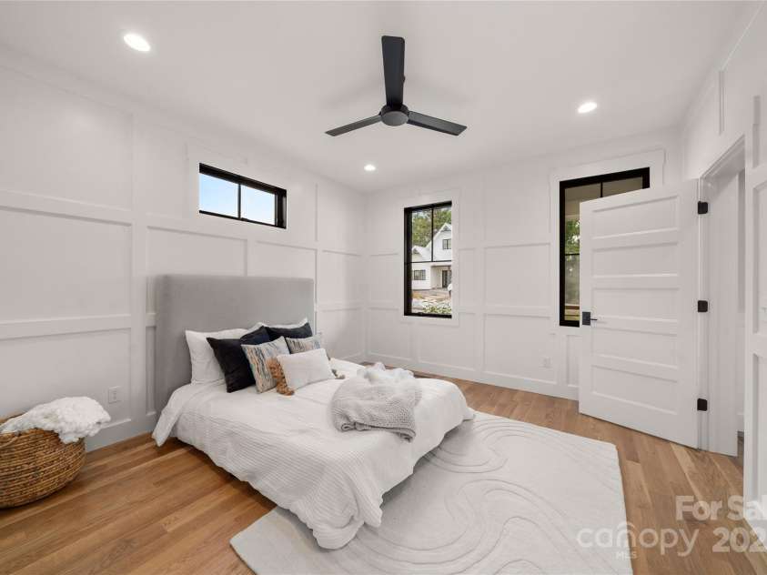 233 Westridge Farm Road, Asheville, NC 28804.  MLS# CAR4266061, YatesRealty ID 28764. 