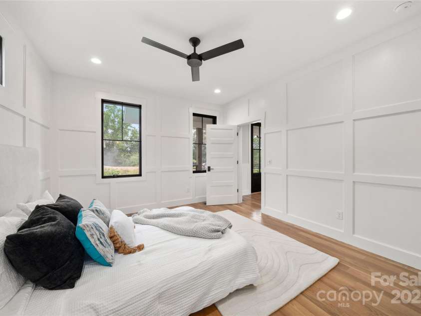 233 Westridge Farm Road, Asheville, NC 28804.  MLS# CAR4266061, YatesRealty ID 28764. 