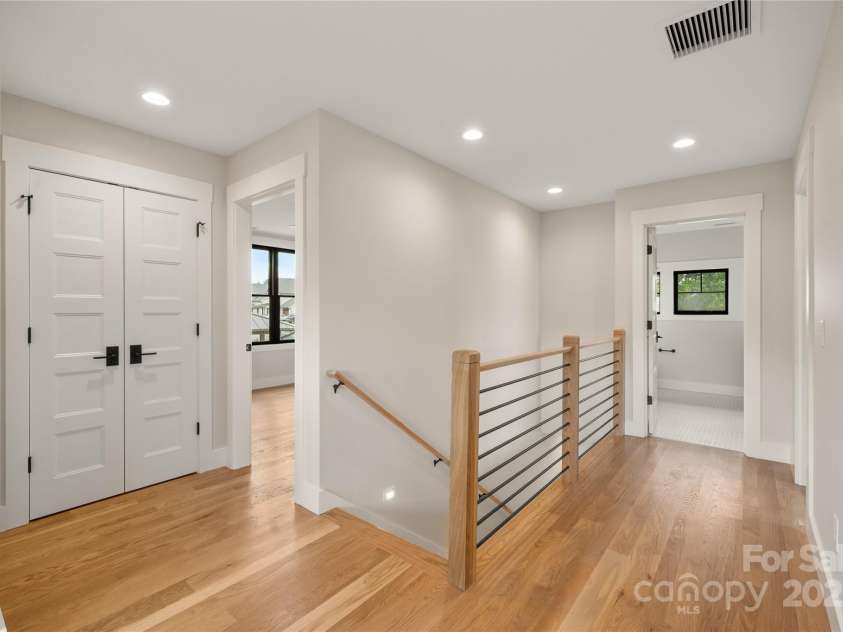 233 Westridge Farm Road, Asheville, NC 28804.  MLS# CAR4266061, YatesRealty ID 28764. 