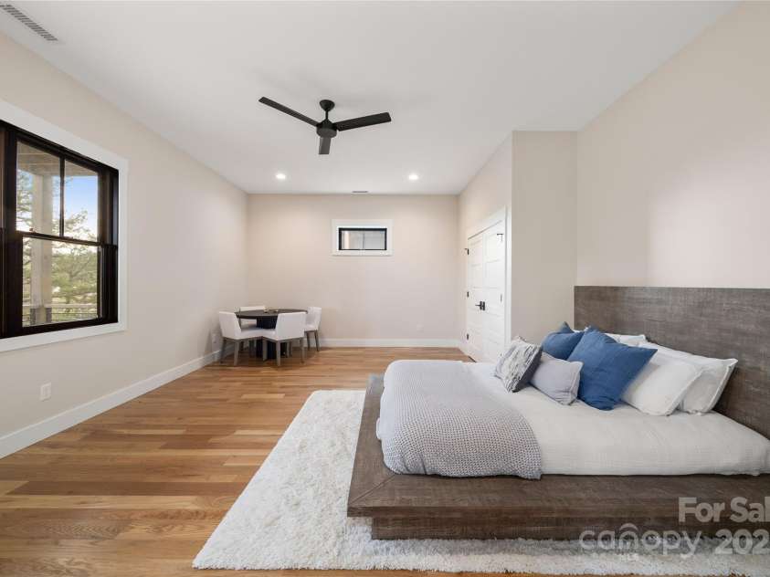 233 Westridge Farm Road, Asheville, NC 28804.  MLS# CAR4266061, YatesRealty ID 28764. 