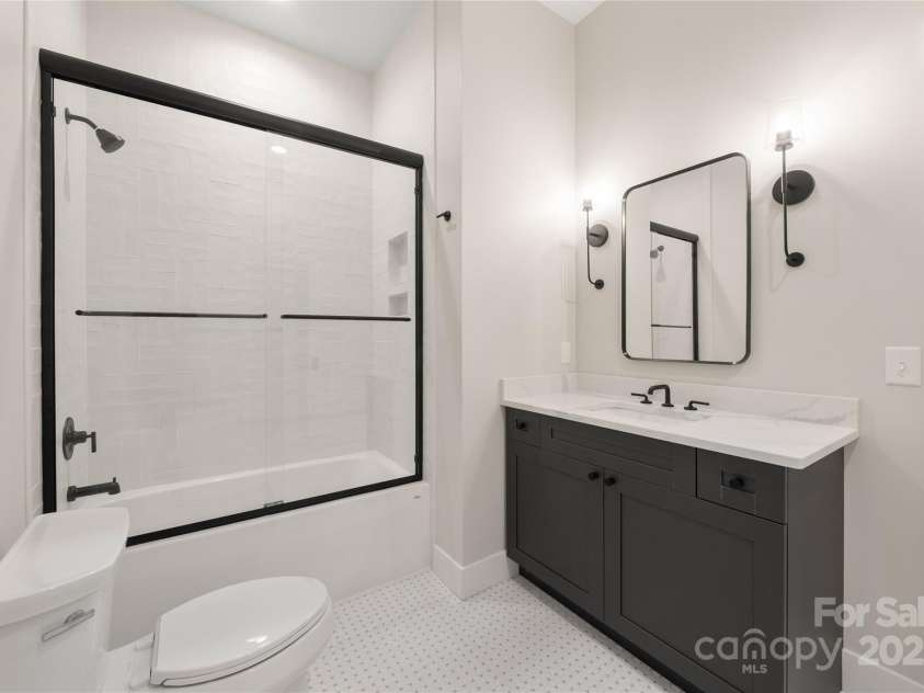 233 Westridge Farm Road, Asheville, NC 28804.  MLS# CAR4266061, YatesRealty ID 28764. 