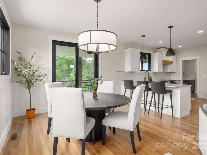 233 Westridge Farm Road, Asheville, NC 28804.  MLS# CAR4266061, YatesRealty ID 28764. Dining
