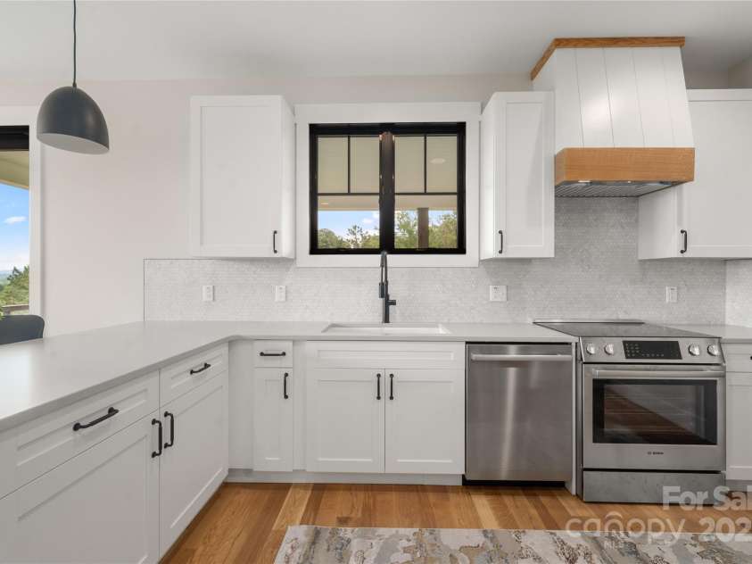 233 Westridge Farm Road, Asheville, NC 28804.  MLS# CAR4266061, YatesRealty ID 28764. Kitchen