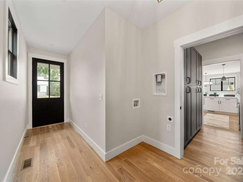 233 Westridge Farm Road, Asheville, NC 28804.  MLS# CAR4266061, YatesRealty ID 28764. Main mud/laundry room