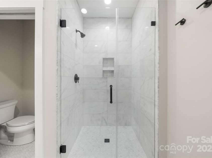 233 Westridge Farm Road, Asheville, NC 28804.  MLS# CAR4266061, YatesRealty ID 28764. Primary Shower