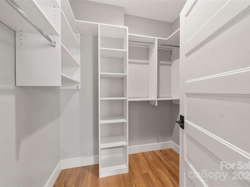 233 Westridge Farm Road, Asheville, NC 28804.  MLS# CAR4266061, YatesRealty ID 28764. Primary Walk-in closet