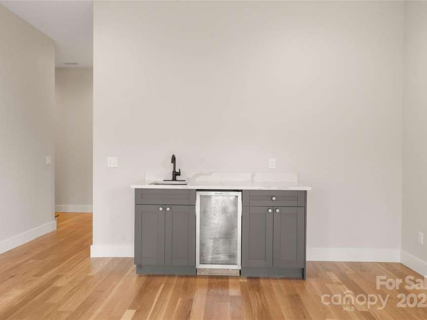 233 Westridge Farm Road, Asheville, NC 28804.  MLS# CAR4266061, YatesRealty ID 28764. Wet Bar