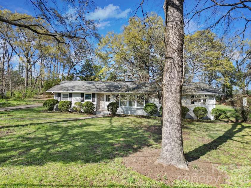 519 Amon Lane, Pineville, NC 28134.  MLS# CAR4362431, YatesRealty ID 28764. 