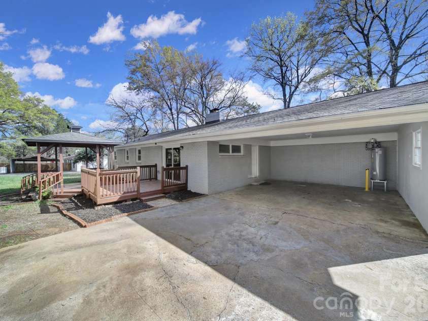 519 Amon Lane, Pineville, NC 28134.  MLS# CAR4362431, YatesRealty ID 28764. 