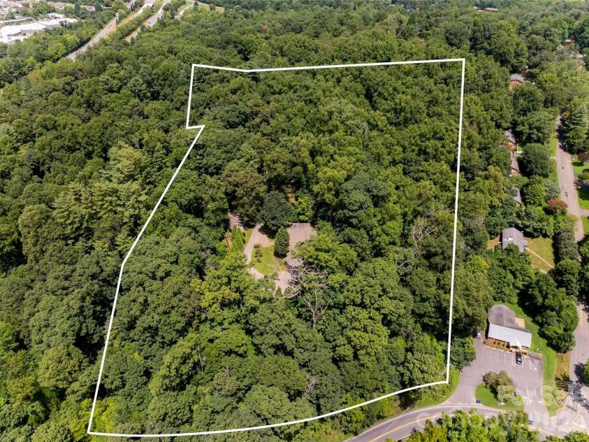 711 Shawnee Trail, Asheville, NC 28805.  MLS# CAR4388610, YatesRealty ID 28765. 