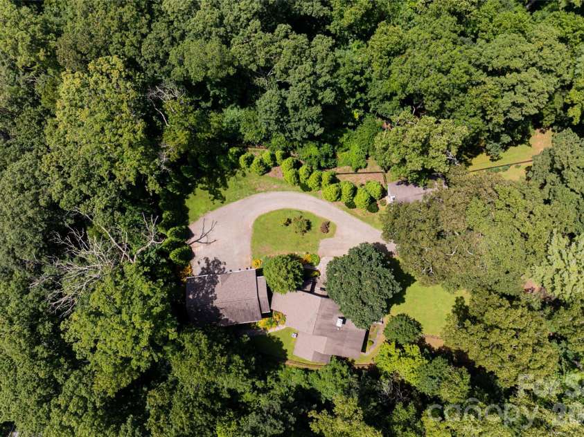 711 Shawnee Trail, Asheville, NC 28805.  MLS# CAR4388610, YatesRealty ID 28765. 