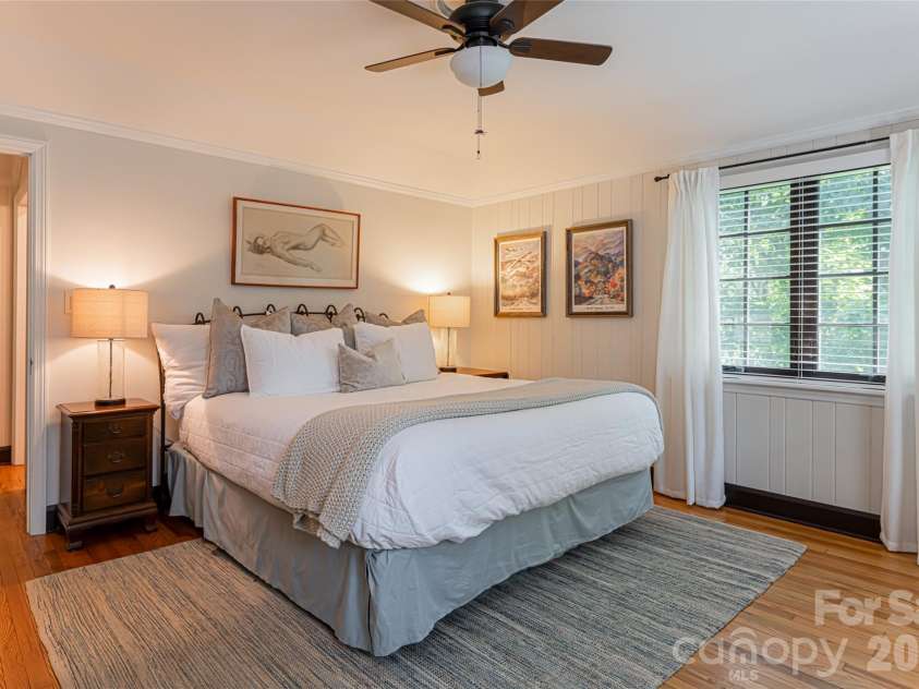 711 Shawnee Trail, Asheville, NC 28805.  MLS# CAR4388610, YatesRealty ID 28765. 