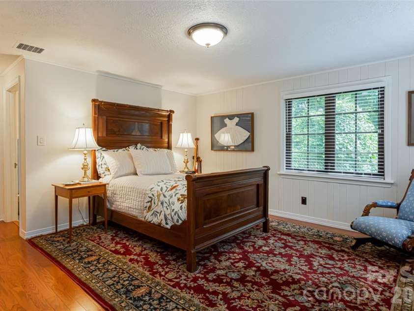 711 Shawnee Trail, Asheville, NC 28805.  MLS# CAR4388610, YatesRealty ID 28765. 