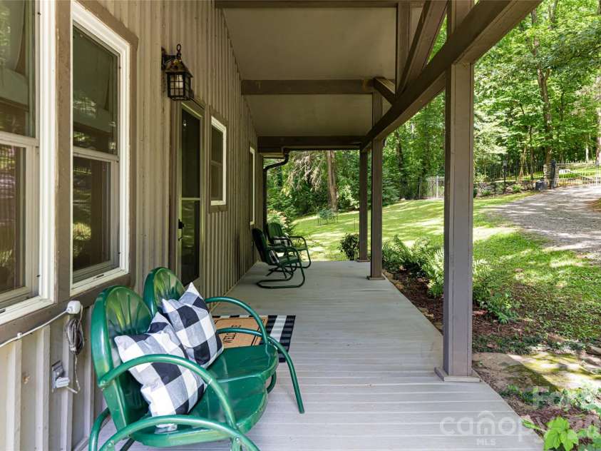 711 Shawnee Trail, Asheville, NC 28805.  MLS# CAR4388610, YatesRealty ID 28765. 