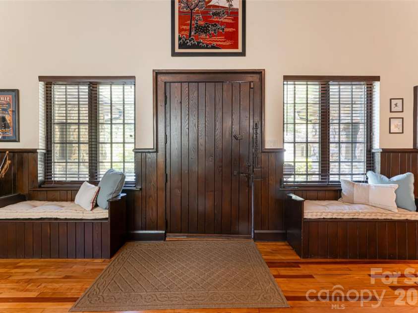 711 Shawnee Trail, Asheville, NC 28805.  MLS# CAR4388610, YatesRealty ID 28765. 