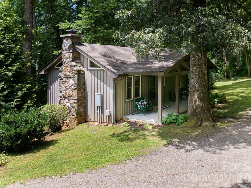 711 Shawnee Trail, Asheville, NC 28805.  MLS# CAR4388610, YatesRealty ID 28765. 