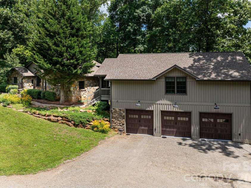 711 Shawnee Trail, Asheville, NC 28805.  MLS# CAR4388610, YatesRealty ID 28765. 