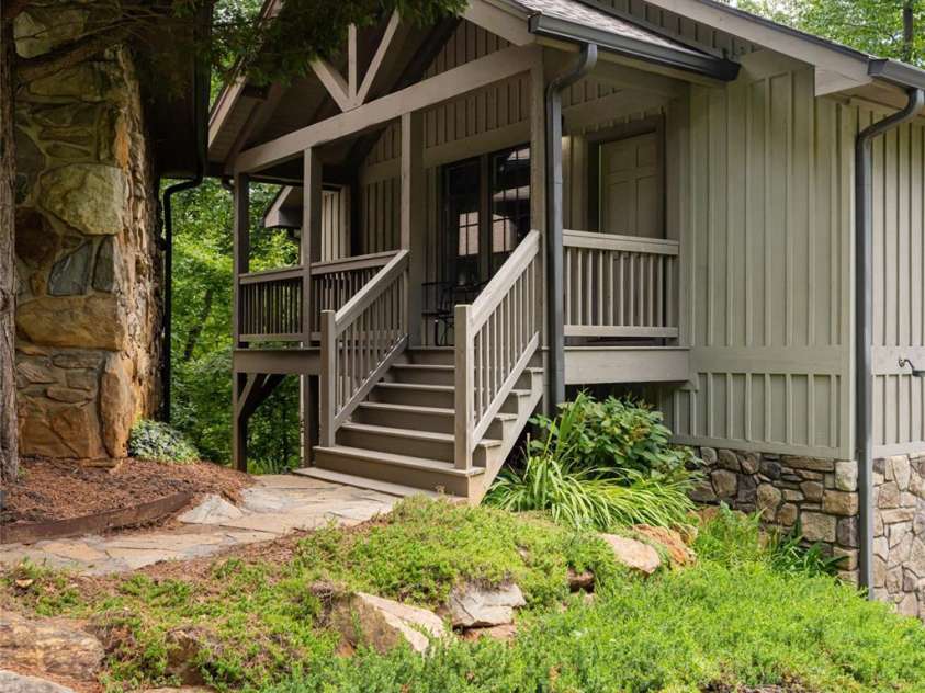 711 Shawnee Trail, Asheville, NC 28805.  MLS# CAR4388610, YatesRealty ID 28765. 
