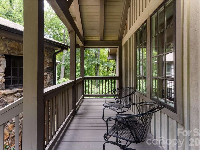 711 Shawnee Trail, Asheville, NC 28805.  MLS# CAR4388610, YatesRealty ID 28765. 