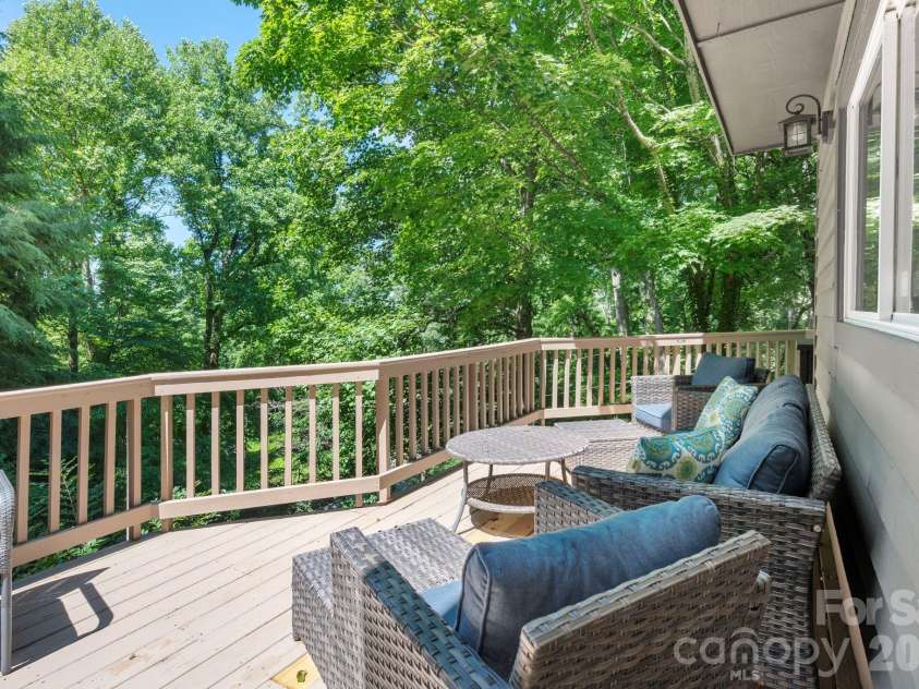 450 Elk Mountain Scenic Highway, Asheville, NC 28804.  MLS# CAR4386554, YatesRealty ID 28766. 