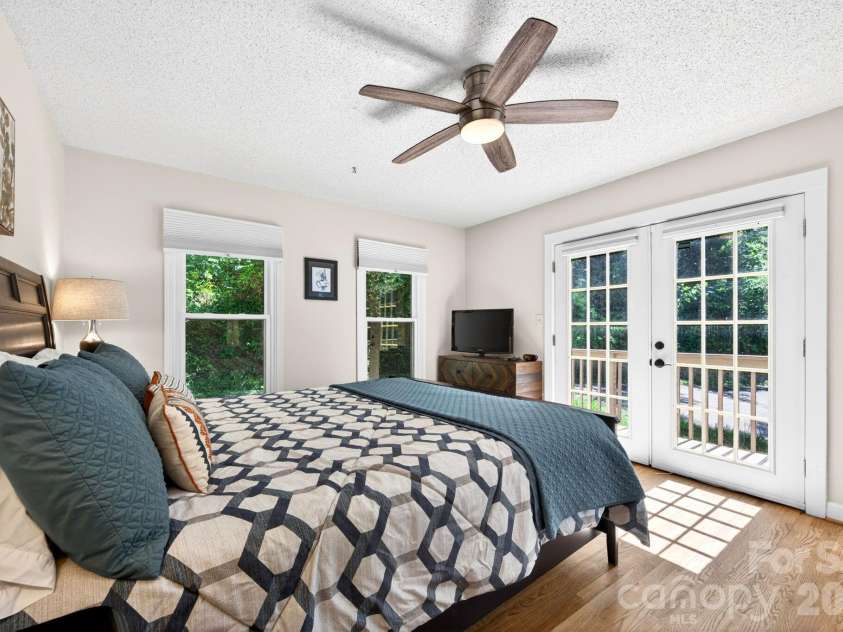 450 Elk Mountain Scenic Highway, Asheville, NC 28804.  MLS# CAR4386554, YatesRealty ID 28766. 