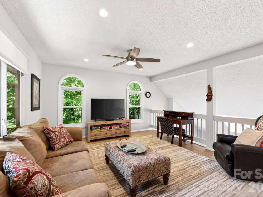 450 Elk Mountain Scenic Highway, Asheville, NC 28804.  MLS# CAR4386554, YatesRealty ID 28766. 