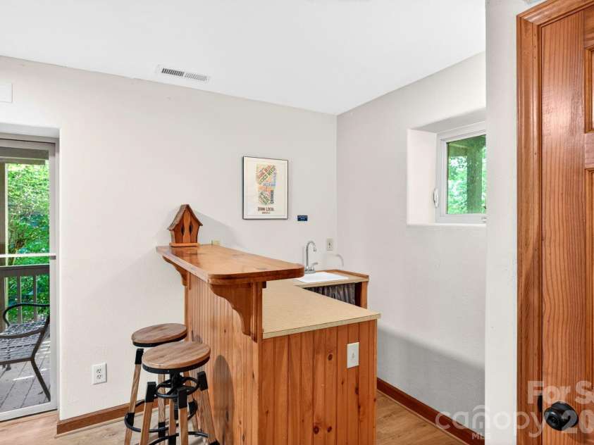 450 Elk Mountain Scenic Highway, Asheville, NC 28804.  MLS# CAR4386554, YatesRealty ID 28766. 