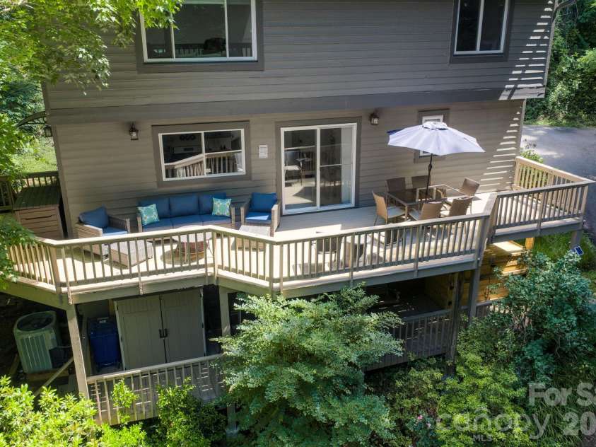 450 Elk Mountain Scenic Highway, Asheville, NC 28804.  MLS# CAR4386554, YatesRealty ID 28766. 