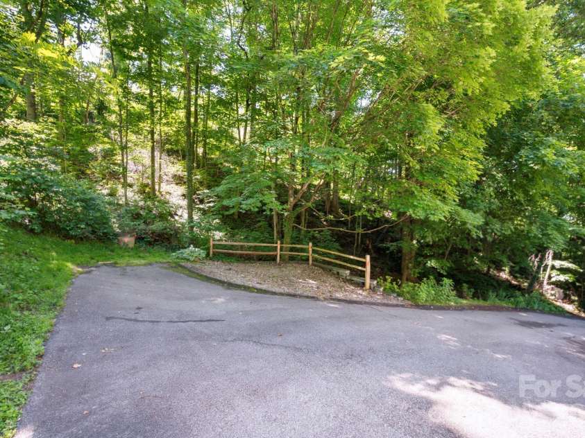 450 Elk Mountain Scenic Highway, Asheville, NC 28804.  MLS# CAR4386554, YatesRealty ID 28766. Additional parking