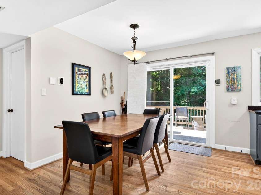 450 Elk Mountain Scenic Highway, Asheville, NC 28804.  MLS# CAR4386554, YatesRealty ID 28766. Dining area off kitchen