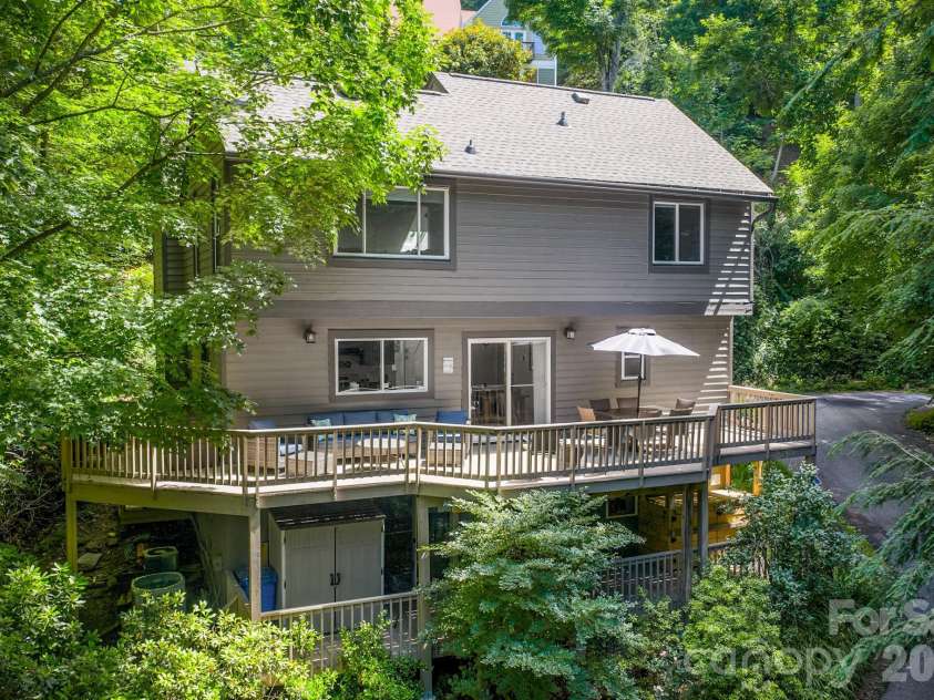 450 Elk Mountain Scenic Highway, Asheville, NC 28804.  MLS# CAR4386554, YatesRealty ID 28766. Expansive deck space