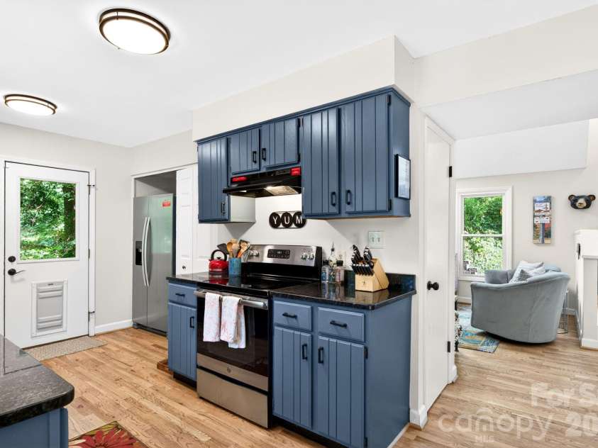450 Elk Mountain Scenic Highway, Asheville, NC 28804.  MLS# CAR4386554, YatesRealty ID 28766. Updated kitchen