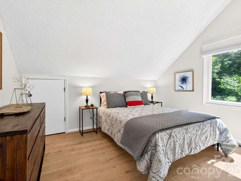450 Elk Mountain Scenic Highway, Asheville, NC 28804.  MLS# CAR4386554, YatesRealty ID 28766. Upper level bedroom 2