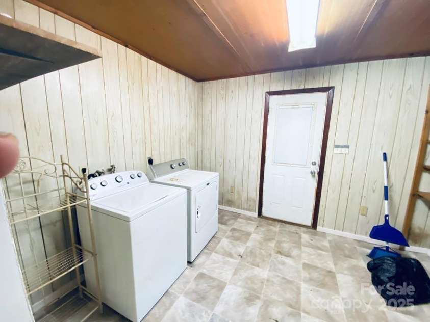15 Valor Road, Glenville, NC 28736.  MLS# CAR4285294, YatesRealty ID 28767. 