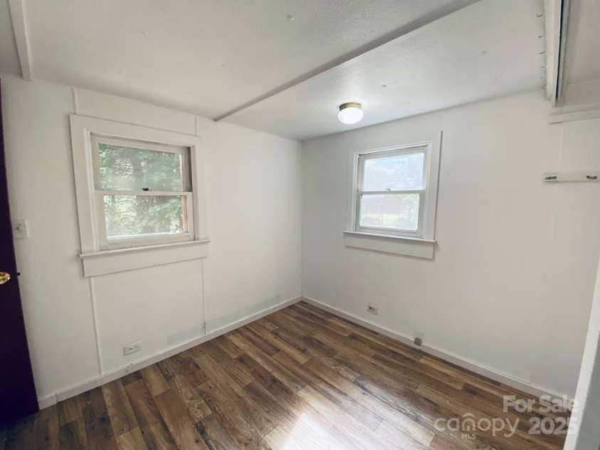 15 Valor Road, Glenville, NC 28736.  MLS# CAR4285294, YatesRealty ID 28767. 