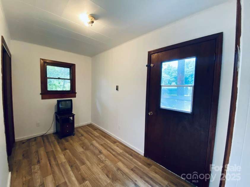 15 Valor Road, Glenville, NC 28736.  MLS# CAR4285294, YatesRealty ID 28767. 