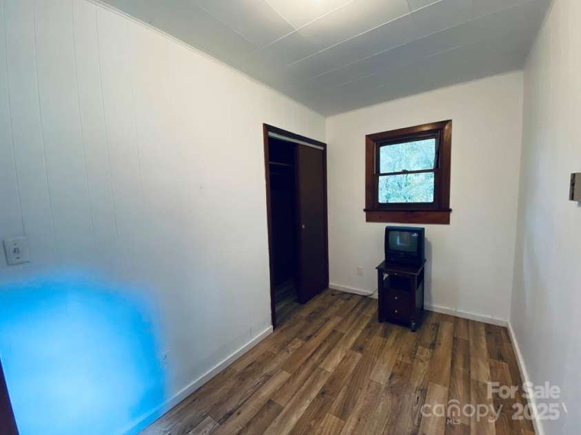 15 Valor Road, Glenville, NC 28736.  MLS# CAR4285294, YatesRealty ID 28767. 