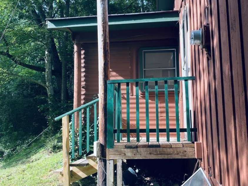 15 Valor Road, Glenville, NC 28736.  MLS# CAR4285294, YatesRealty ID 28767. 