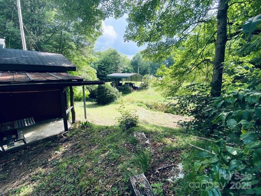 15 Valor Road, Glenville, NC 28736.  MLS# CAR4285294, YatesRealty ID 28767. 
