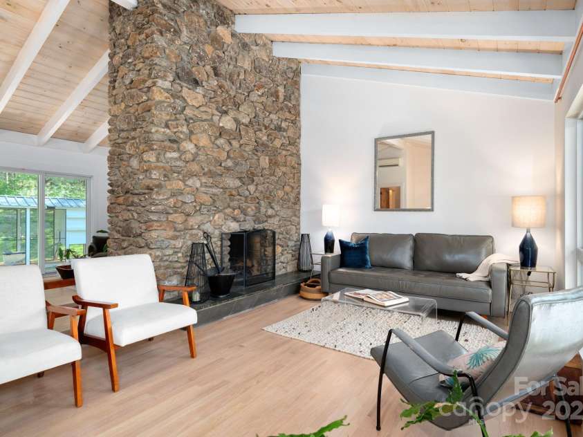 10 Munn Drive, Asheville, NC 28805.  MLS# CAR4280003, YatesRealty ID 28768. 