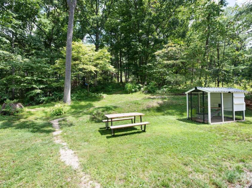 10 Munn Drive, Asheville, NC 28805.  MLS# CAR4280003, YatesRealty ID 28768. 