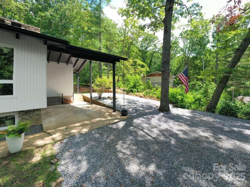 10 Munn Drive, Asheville, NC 28805.  MLS# CAR4280003, YatesRealty ID 28768. 