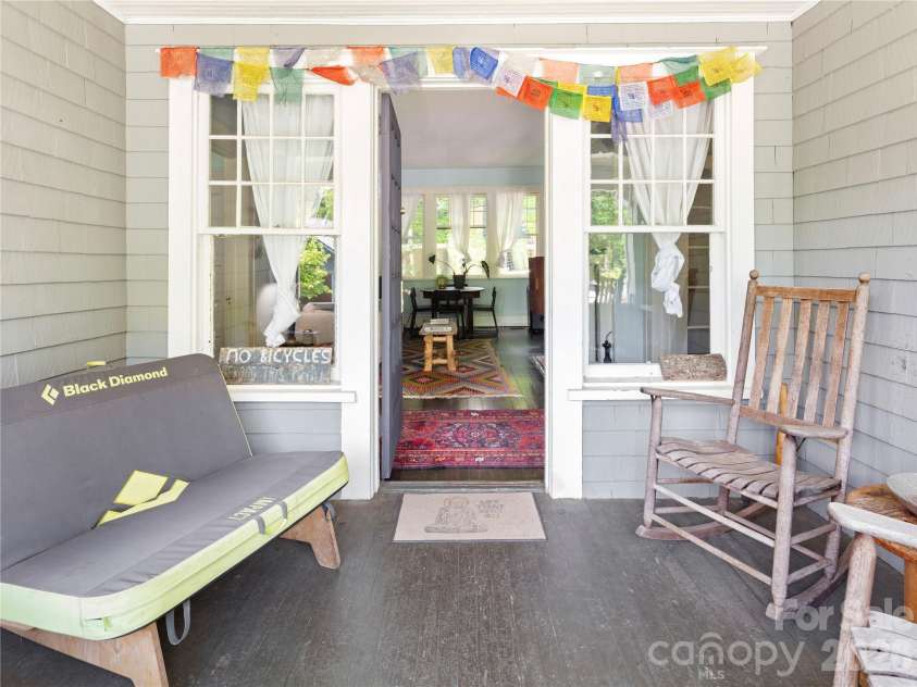111 Annandale Avenue, Asheville, NC 28801.  MLS# CAR4388225, YatesRealty ID 28768. 