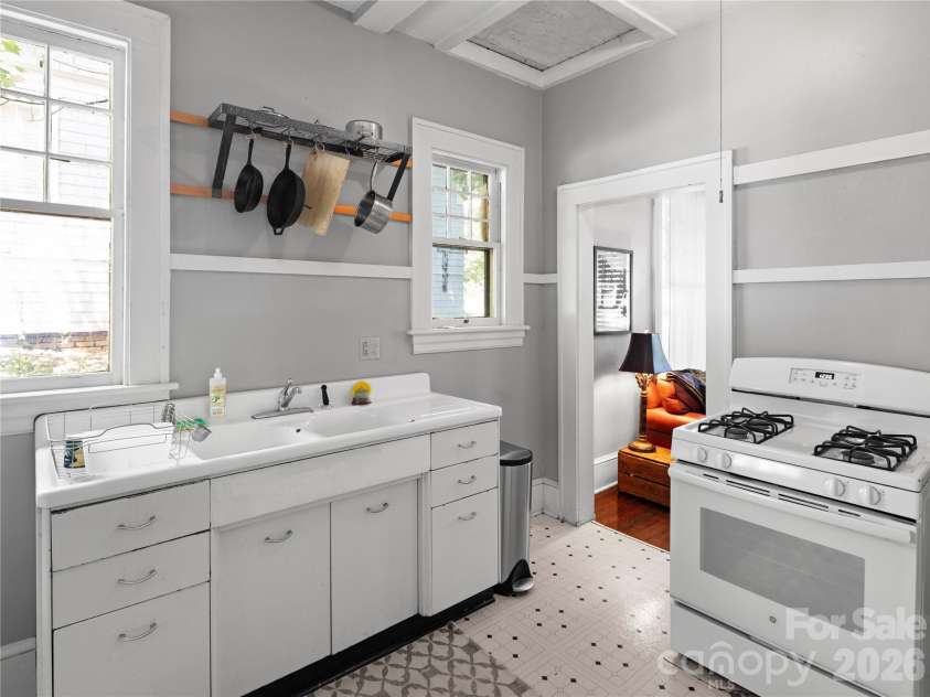111 Annandale Avenue, Asheville, NC 28801.  MLS# CAR4388225, YatesRealty ID 28768. 