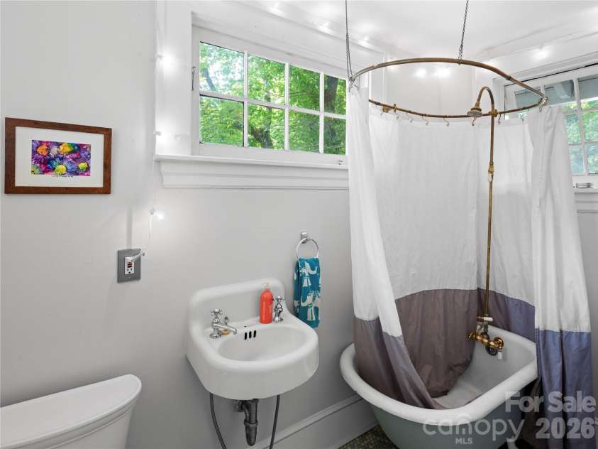 111 Annandale Avenue, Asheville, NC 28801.  MLS# CAR4388225, YatesRealty ID 28768. 
