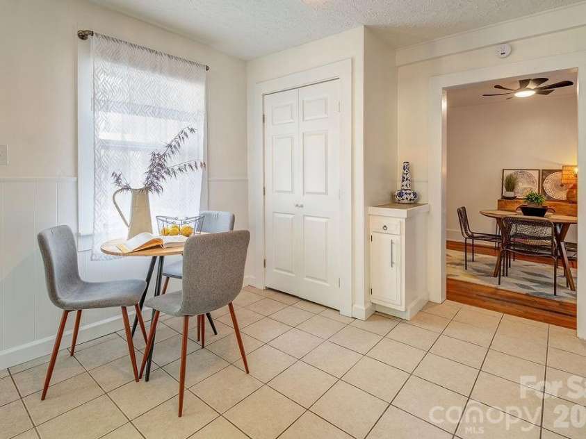 3 Irving Street, Asheville, NC 28804.  MLS# CAR4373596, YatesRealty ID 28769. 