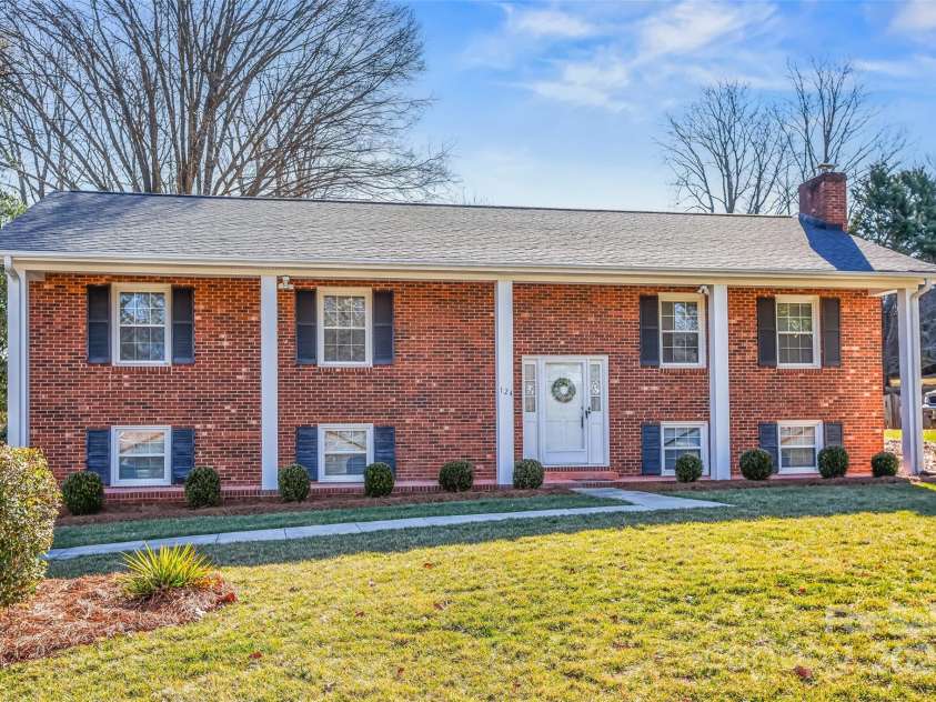 124 Kingston Avenue, Kernersville, NC 27284.  MLS# CAR4228099, YatesRealty ID 2877. 