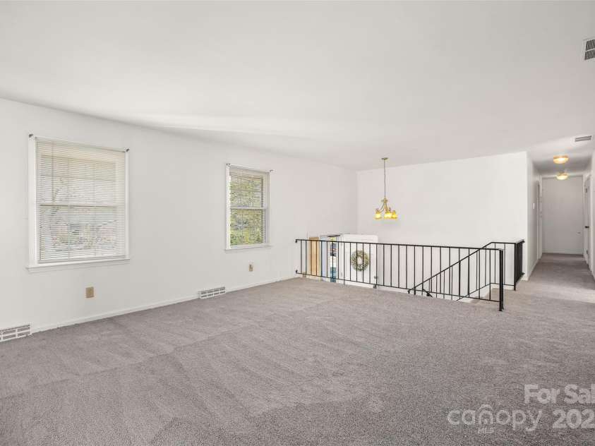 124 Kingston Avenue, Kernersville, NC 27284.  MLS# CAR4228099, YatesRealty ID 2877. 