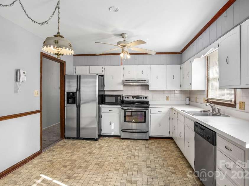 124 Kingston Avenue, Kernersville, NC 27284.  MLS# CAR4228099, YatesRealty ID 2877. 