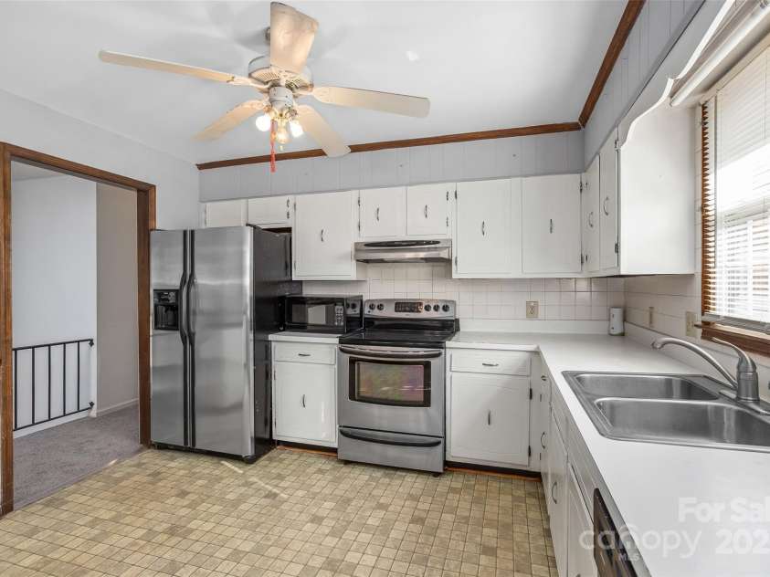 124 Kingston Avenue, Kernersville, NC 27284.  MLS# CAR4228099, YatesRealty ID 2877. 